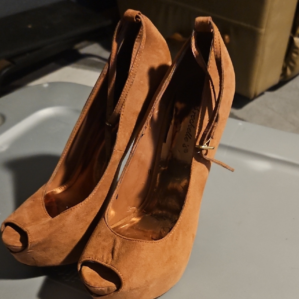 Breckelles Tan Peep Toe Heels